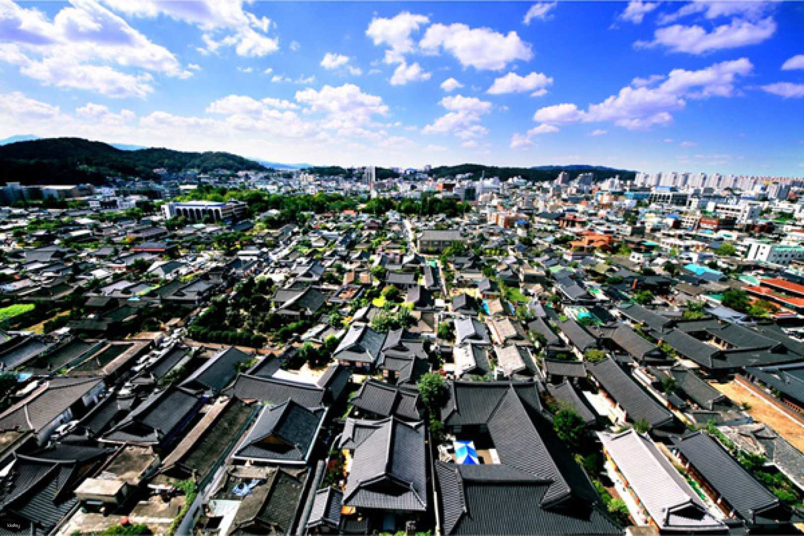 ソウル発｜千年古都全州(チョンジュ)韓屋村１日観光ツアー　韓国ドラマのロケ地全州郷校＋梧木台｜日本語ガイド・ホテル送迎・昼食付き - Photo 1 of 10